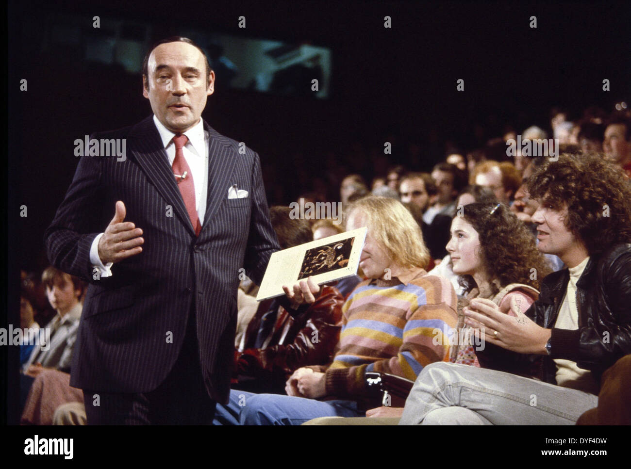 Desmond Morris come ospite del talk show televisivo, "la Notte di venerdì e sabato mattina', BBC. 1981. Foto Stock