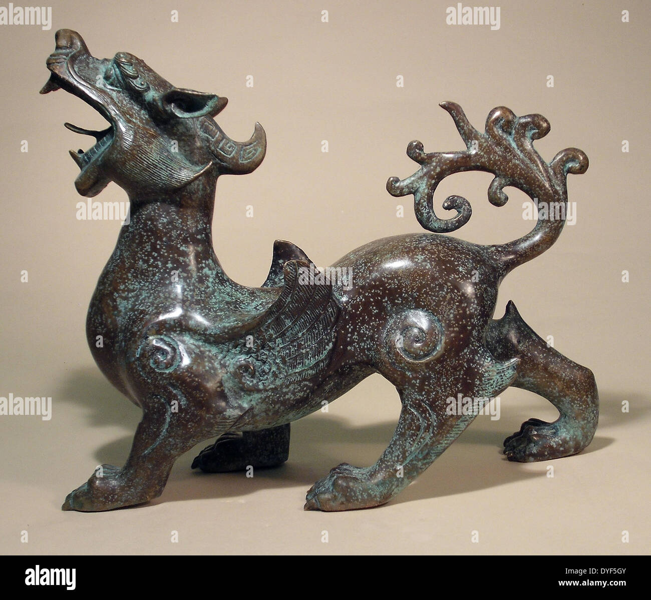 Antica Cina: Drago alato, Chi Lyn, dinastia Qing, 1644 - 1919 Annuncio. Bronzo. Foto Stock