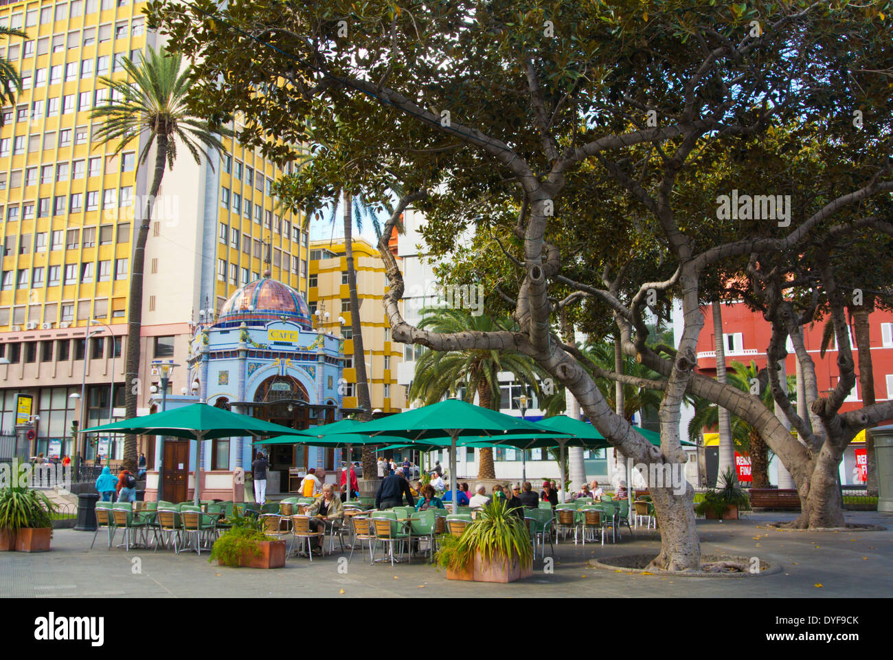 Cafe terrazza, Parque de San Telmo square, Triana, Las Palmas de Gran Canaria Gran Canaria Island, Isole Canarie, Spagna Foto Stock Cafe terrazza, Parque de San Telmo square, Triana, Las Palmas de Gran Canaria Gran Canaria Island, Isole Canarie, Spagna Foto Stock