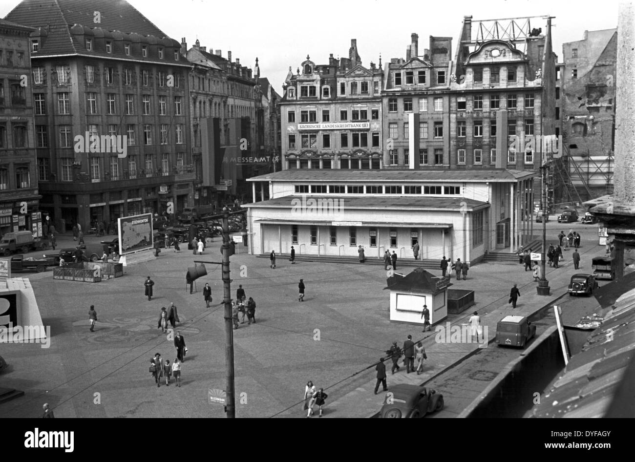 La piazza del mercato in fiera ufficio su Hainstrasse durante l'autunno Expo nella zona sovietica a Leipzig, Germania, 1948. Foto: zbarchiv - NESSUN SERVIZIO DI FILO Foto Stock