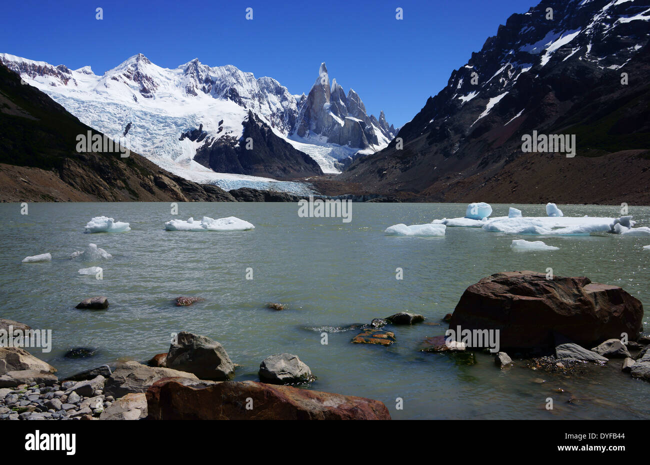 Lago Torres, Cerro Torre mtns. Los Glaciares NP. La Patagonia Argentina Foto Stock