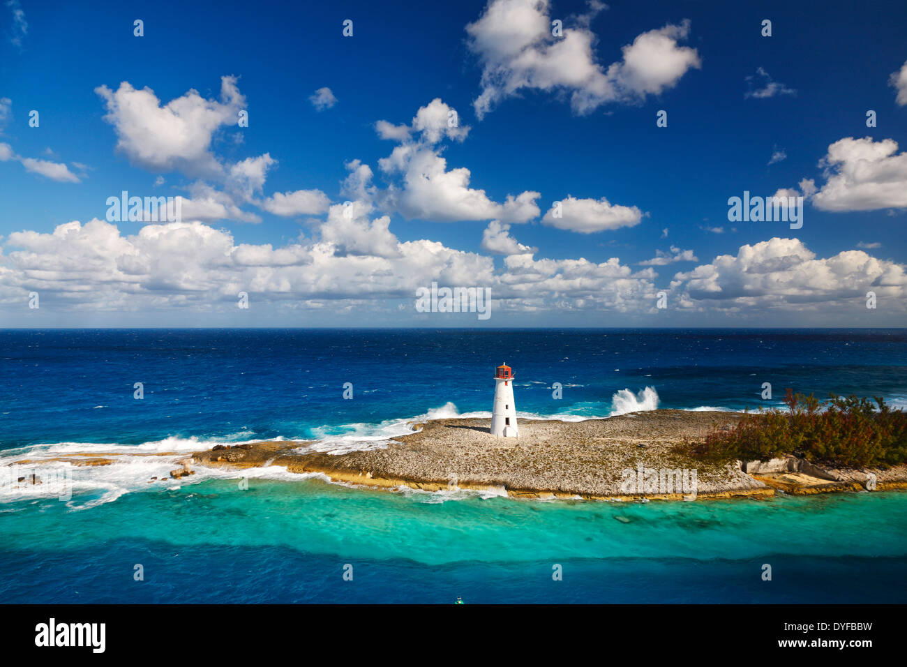 Nassau, faro sull'isola di paradiso. Foto Stock