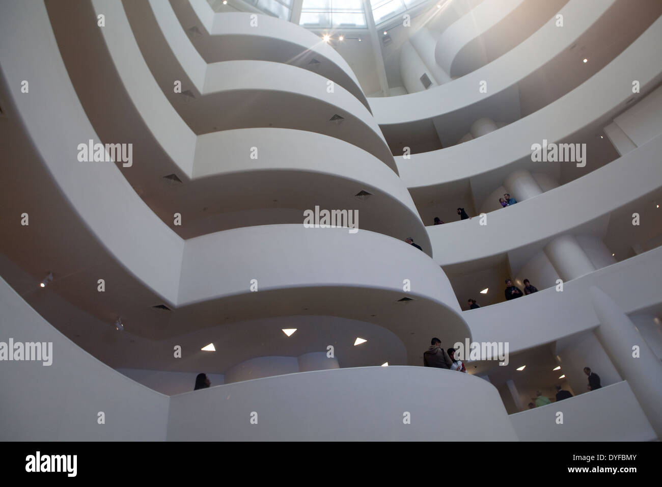 L'interno del Guggenheim Museum di New York che è stato progettato da Frank Lloyd Wright Foto Stock