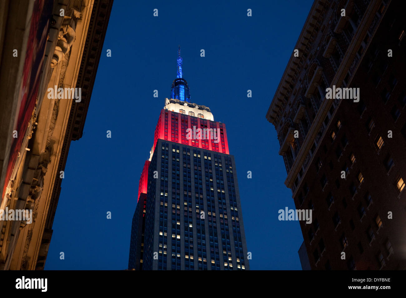 L'Empire State Building illuminato in rosso bianco e blu su presidenti giorno, New York Foto Stock