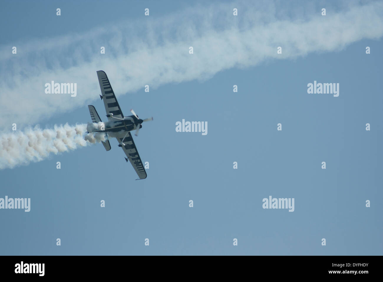 Display di acrobazia aerea a Clacton air show, Agosto 2013 Foto Stock