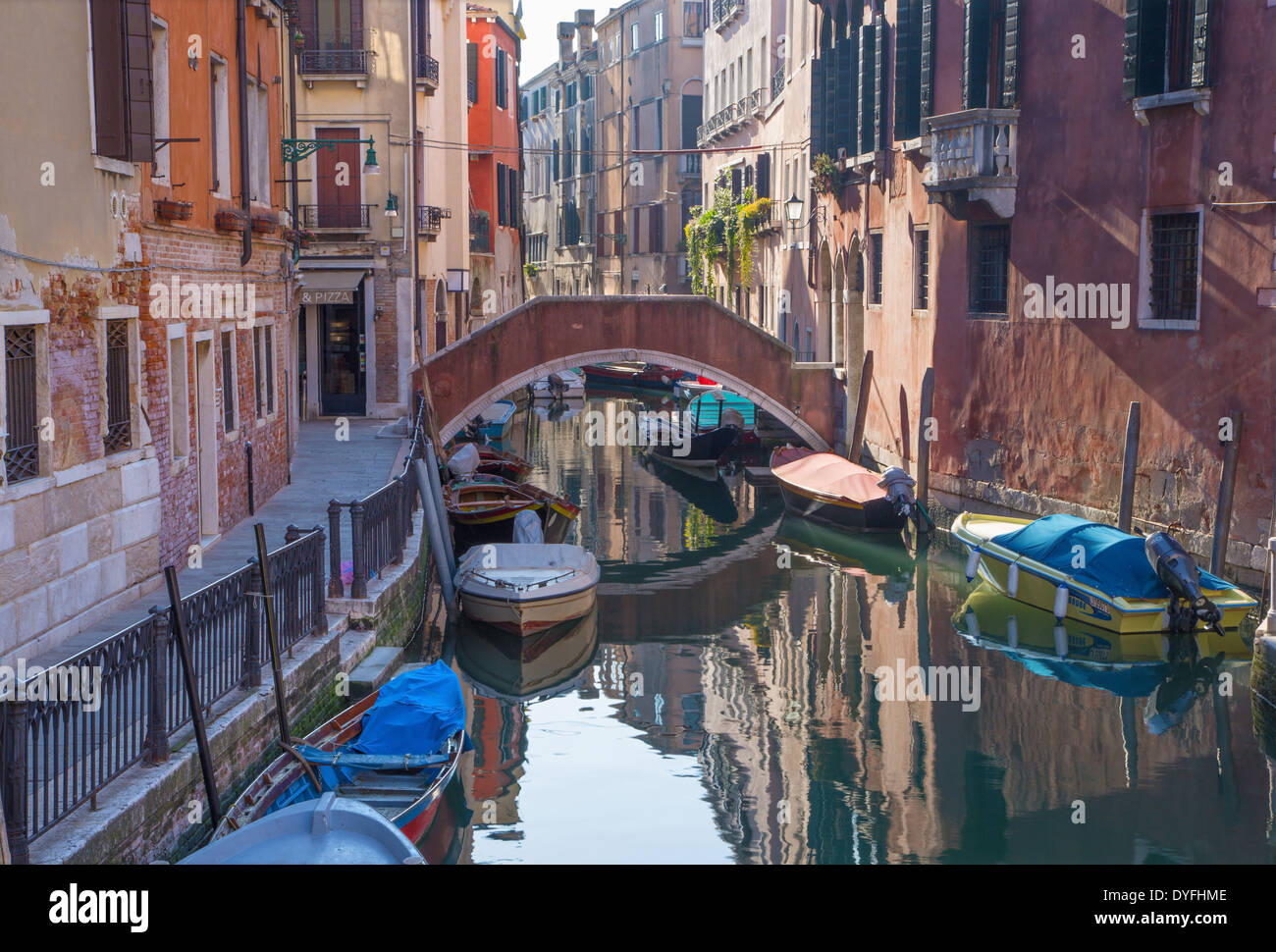 Venezia, Italia - 13 Marzo 2014: guarda a Rio dei Frari canal Foto Stock