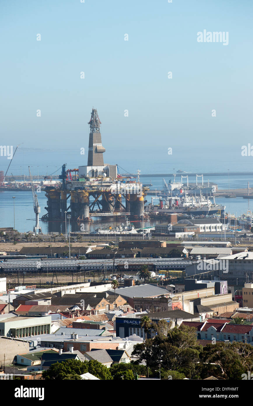 Oil Rig supporto semi sommergibile nave. Dal porto di Città del Capo Sud Africa Foto Stock