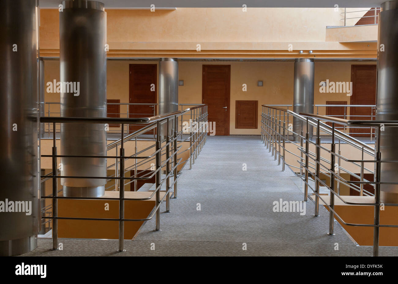Moderno hotel di lusso corridoio interno Foto Stock