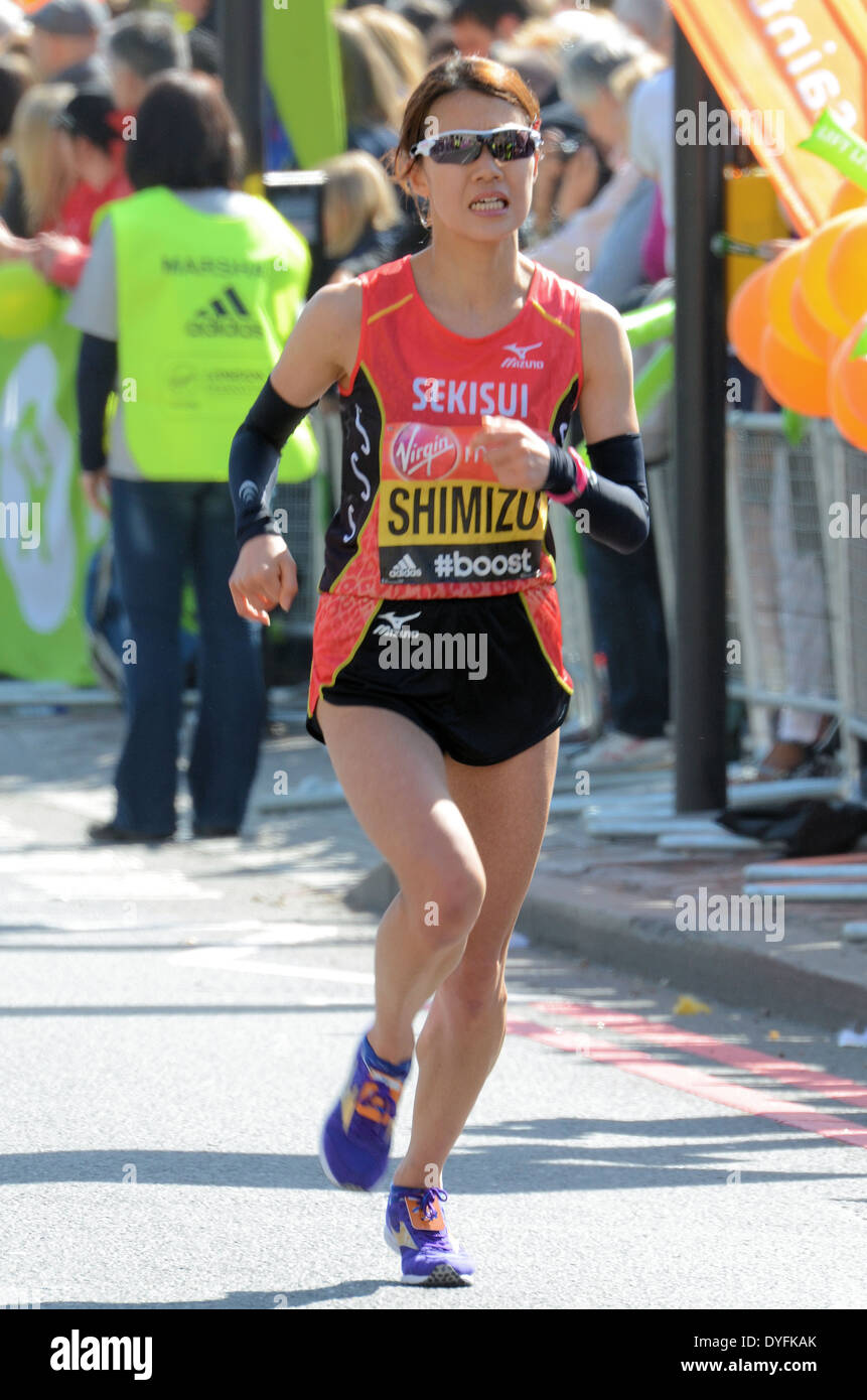 Maratona di Londra 2014 concorrente Yuko Shimizu Foto Stock