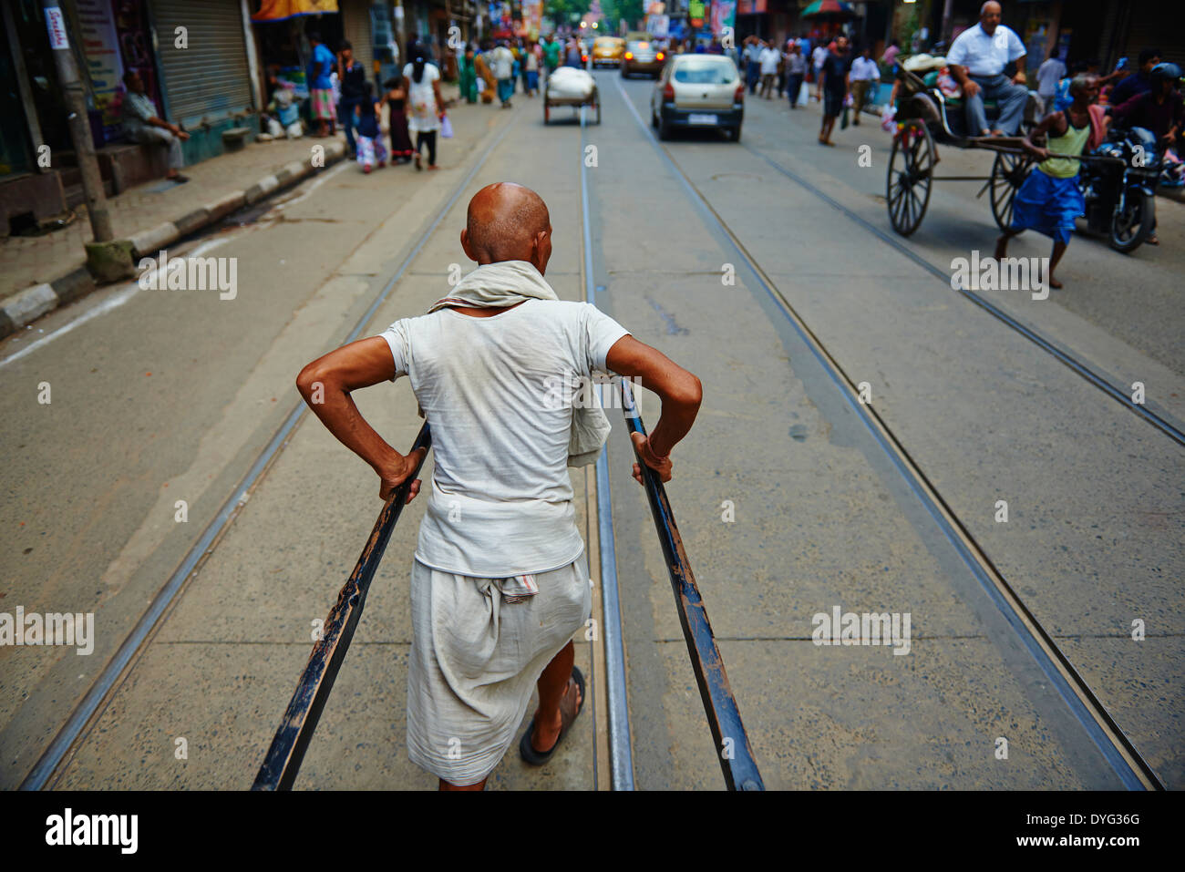 India Bengala Occidentale, Calcutta, Calcutta, l'ultimo giorno di rickshaw di Kolkata, rickshaw sulla strada Foto Stock