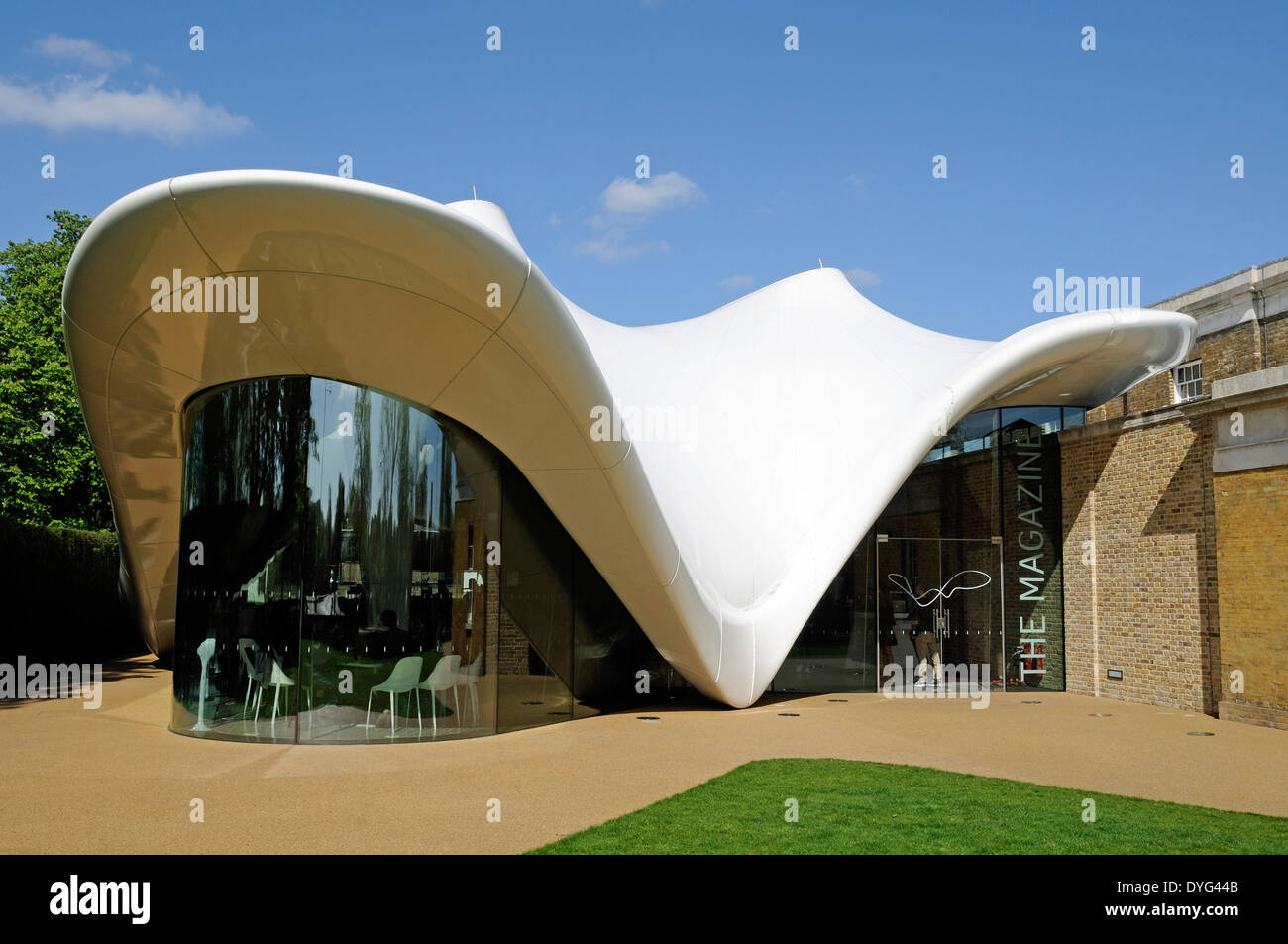 La rivista Ristorante Progettato da Zaha Hadid, Sackler Serpentine Gallery di Londra Inghilterra Gran Bretagna REGNO UNITO Foto Stock