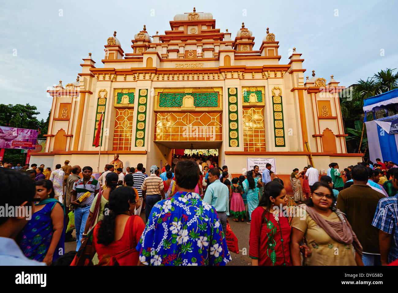 India Bengala Occidentale, Calcutta, Calcutta, per Durga Puja festival più di 2000 Pandals (temporaneo templi) sono costruire Foto Stock
