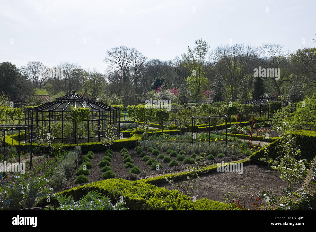Il giardini premiati a West Green House nel sole di Pasqua Foto Stock