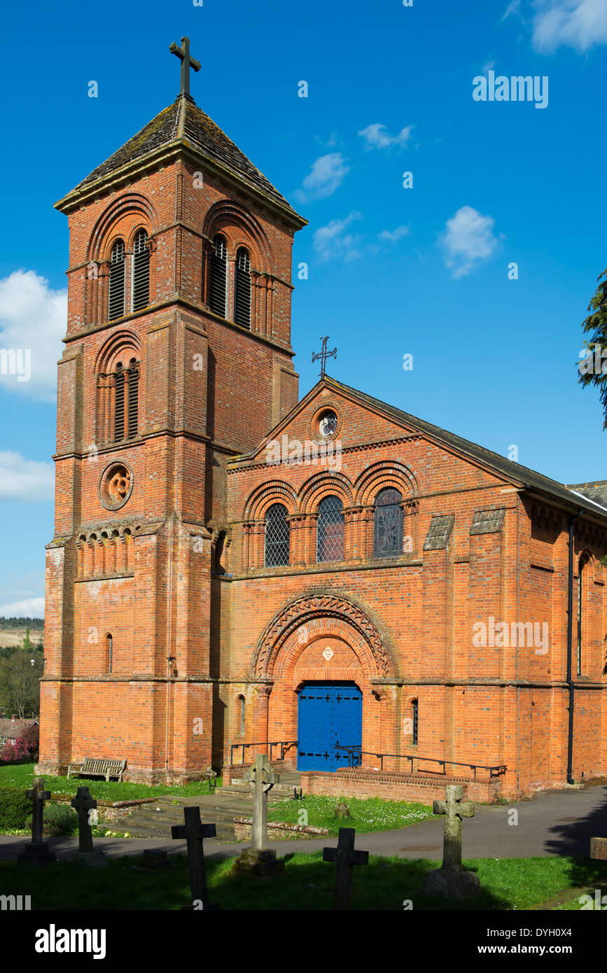 La Chiesa di San Pietro e di San Paolo, Albury, Surrey, Regno Unito Foto Stock