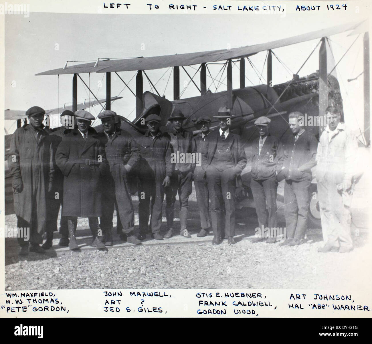 Questa fotografia mette in evidenza i primi pionieri nei servizi di posta aerea, documentando gli aerei e gli aviatori responsabili della creazione di sistemi postali aerei affidabili in tutto il paese. Foto Stock