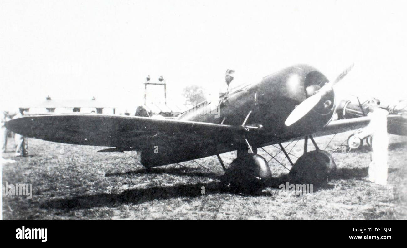 La Shell Travel Air Mystery Ship era un iconico velivolo pilotato da Jimmy Doolittle, noto per il suo design elegante e le alte prestazioni. Doolittle lo usò per battere diversi record di aviazione, contribuendo alla sua leggendaria carriera come pilota collaudatore e pilota di volo. Foto Stock