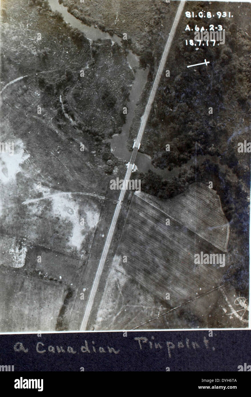 Il Curtiss Jenny, catturato in questa foto di Dorsey, era uno dei velivoli più significativi della prima guerra mondiale, utilizzato per la ricognizione e l'addestramento. La foto include anche il De Havilland DH-4, un altro aereo chiave della prima Guerra Mondiale. Foto Stock