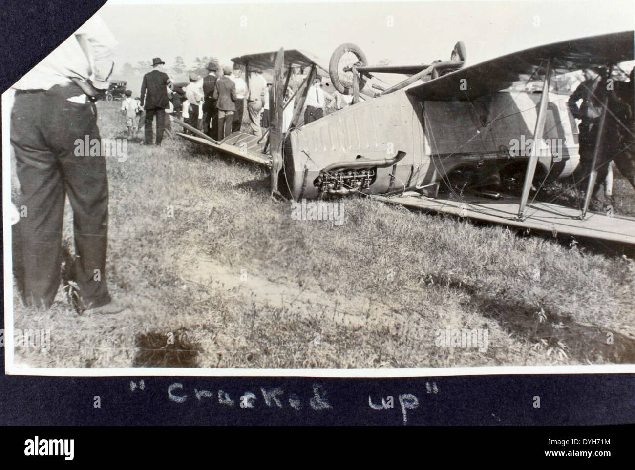 Questa foto storica raffigura un Curtiss JN-4 Jenny, un importante velivolo da addestramento utilizzato durante la prima guerra mondiale. Il JN-4 fu fondamentale per l'addestramento dei piloti ed era uno degli aerei più utilizzati dell'epoca. Foto Stock