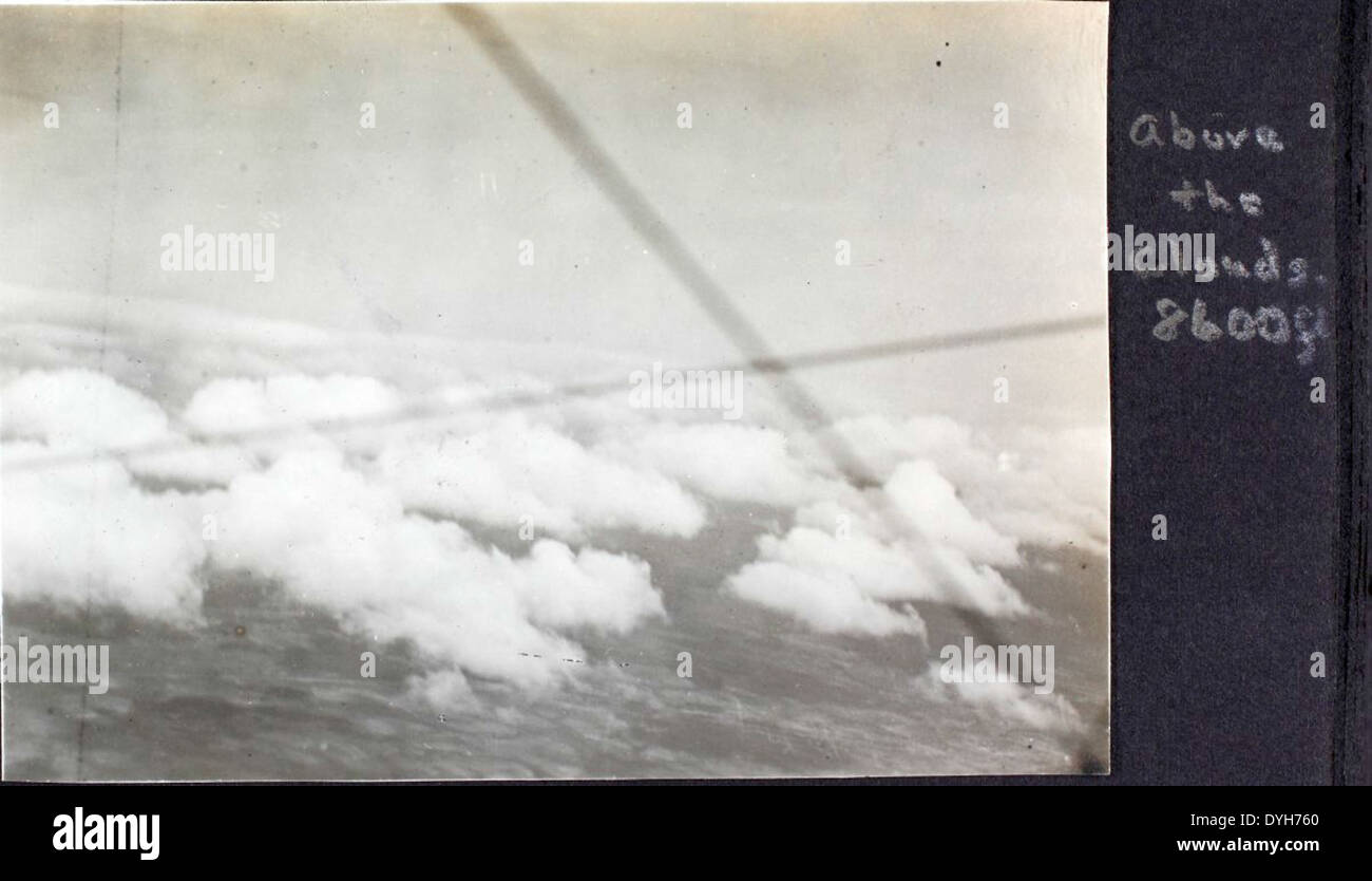 The Curtiss Jenny, un aereo chiave della prima guerra mondiale, è presente in questo album di Dorsey Photo. La Jenny fu ampiamente usata per addestrare piloti e per missioni di ricognizione durante la guerra. Occupa un posto significativo nella storia dell'aviazione grazie al suo ruolo nello sviluppo delle prime forze aeree statunitensi. Foto Stock
