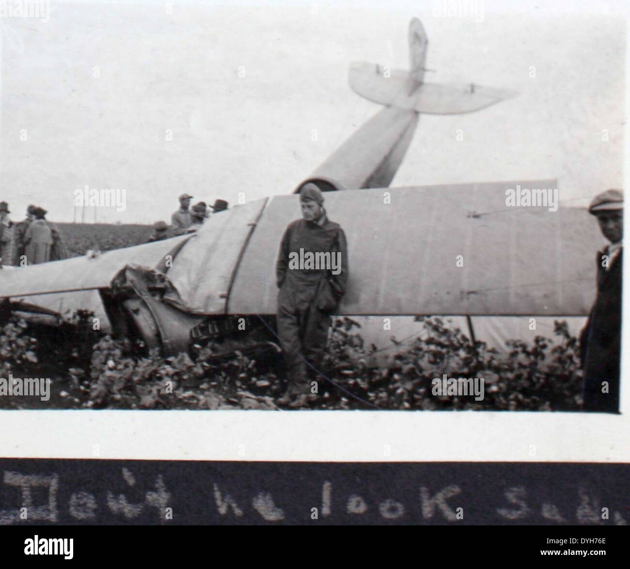 Questo album contiene foto del Curtiss Jenny e del De Havilland DH-4, entrambi importanti aerei nella prima guerra mondiale. Il Jenny fu utilizzato per l'addestramento, mentre il DH-4 servì come bombardiere e aereo da ricognizione. Foto Stock