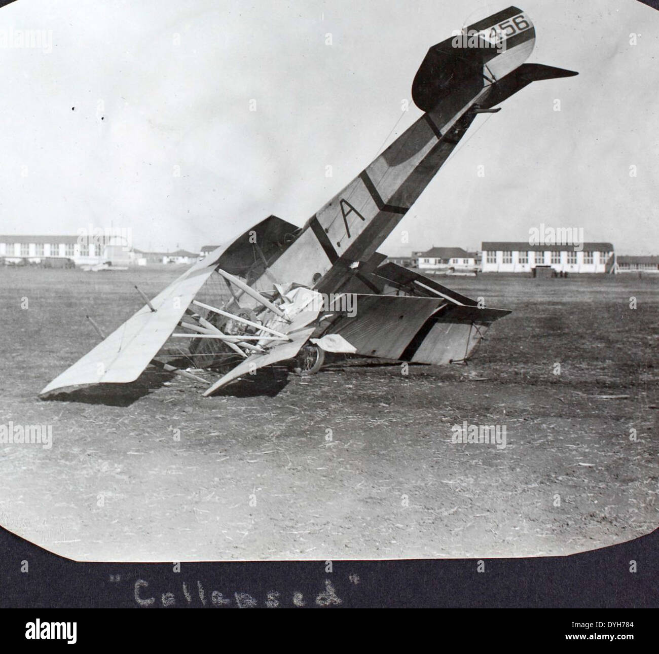 Questa fotografia del Dorsey album mostra un aereo Curtiss Jenny, un biplano ampiamente utilizzato durante la prima guerra mondiale. La Jenny giocò un ruolo significativo nell'addestramento militare e nel combattimento aereo durante la guerra. Foto Stock