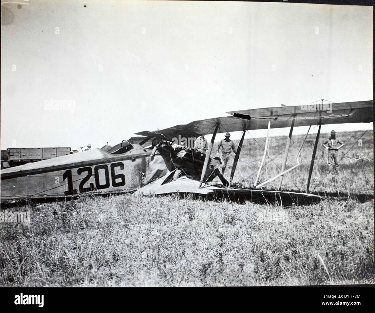 Il Curtiss JN-4 Jenny era un aereo fondamentale utilizzato durante la prima guerra mondiale per l'addestramento e la ricognizione. Noto per il suo ruolo nei primi anni dell'aviazione militare, ha contribuito a plasmare lo sviluppo dell'aviazione negli Stati Uniti durante la guerra. Foto Stock