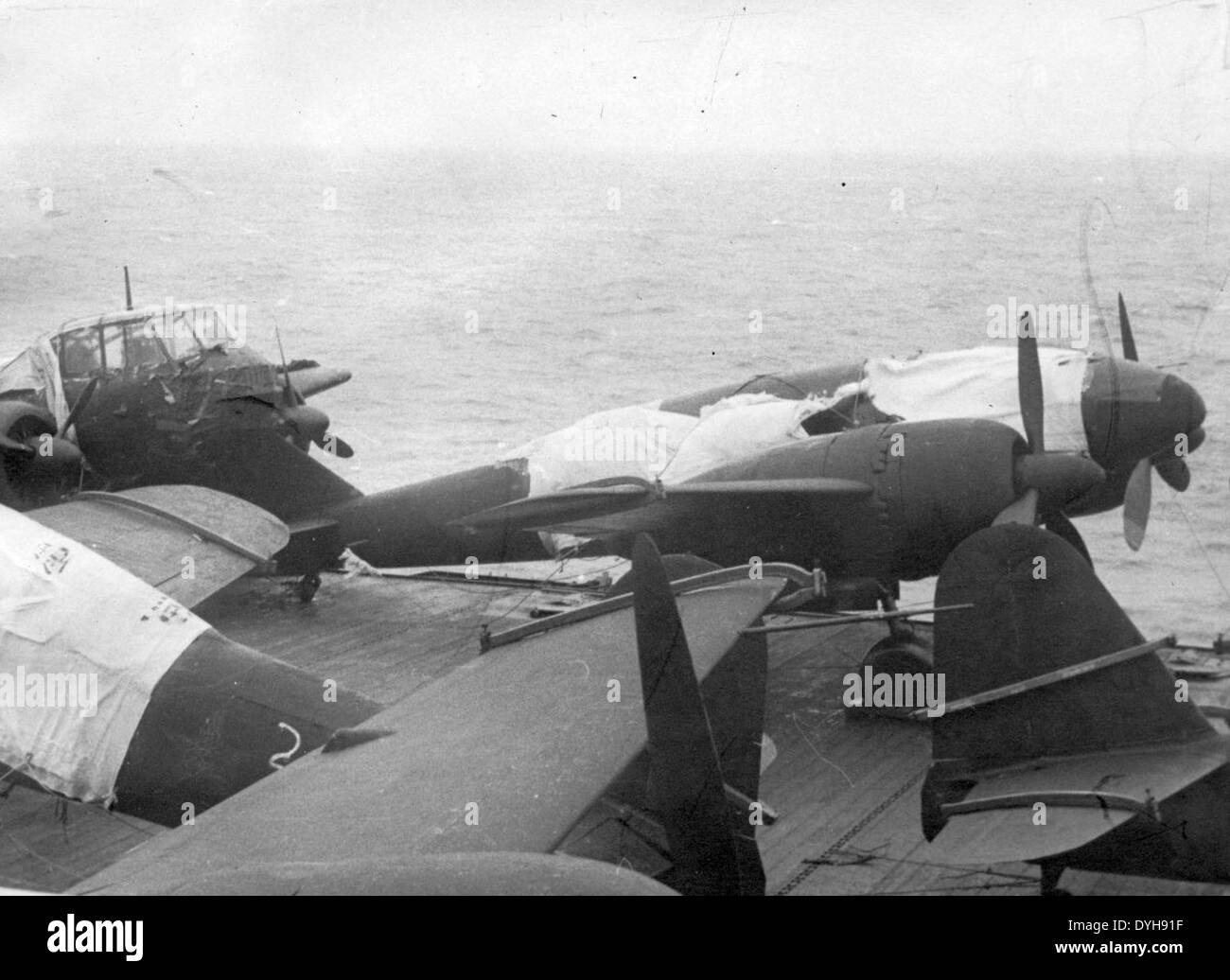 Gli aerei giapponesi catturati durante la seconda guerra mondiale, inclusi modelli di rilievo come il Kawanishi N1K2, il Kawasaki Ki-102 e il Mitsubishi A6M, forniscono informazioni sulle capacità aeree del Giappone. Questi aerei furono catturati dalle forze alleate e analizzati per i progressi tecnologici. Foto Stock Gli aerei giapponesi catturati durante la seconda guerra mondiale, inclusi modelli di rilievo come il Kawanishi N1K2, il Kawasaki Ki-102 e il Mitsubishi A6M, forniscono informazioni sulle capacità aeree del Giappone. Questi aerei furono catturati dalle forze alleate e analizzati per i progressi tecnologici. Foto Stock