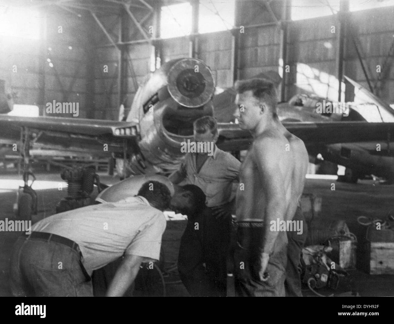 Questa immagine mostra vari aerei giapponesi catturati durante la seconda guerra mondiale, tra cui il Kawanishi N1K2, il Mitsubishi A6M Zero e il Nakajima Ki-46. Questi aerei furono utilizzati dagli Alleati per ricerche e analisi dopo essere stati catturati durante il combattimento. Foto Stock