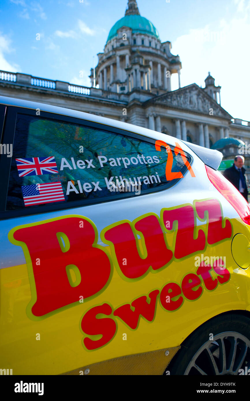 Belfast City Hall ,UK 18 aprile 2014. FIA European Rally 4° round del circuito di Rally Irlanda partenza cerimoniale a Belfast Foto Stock