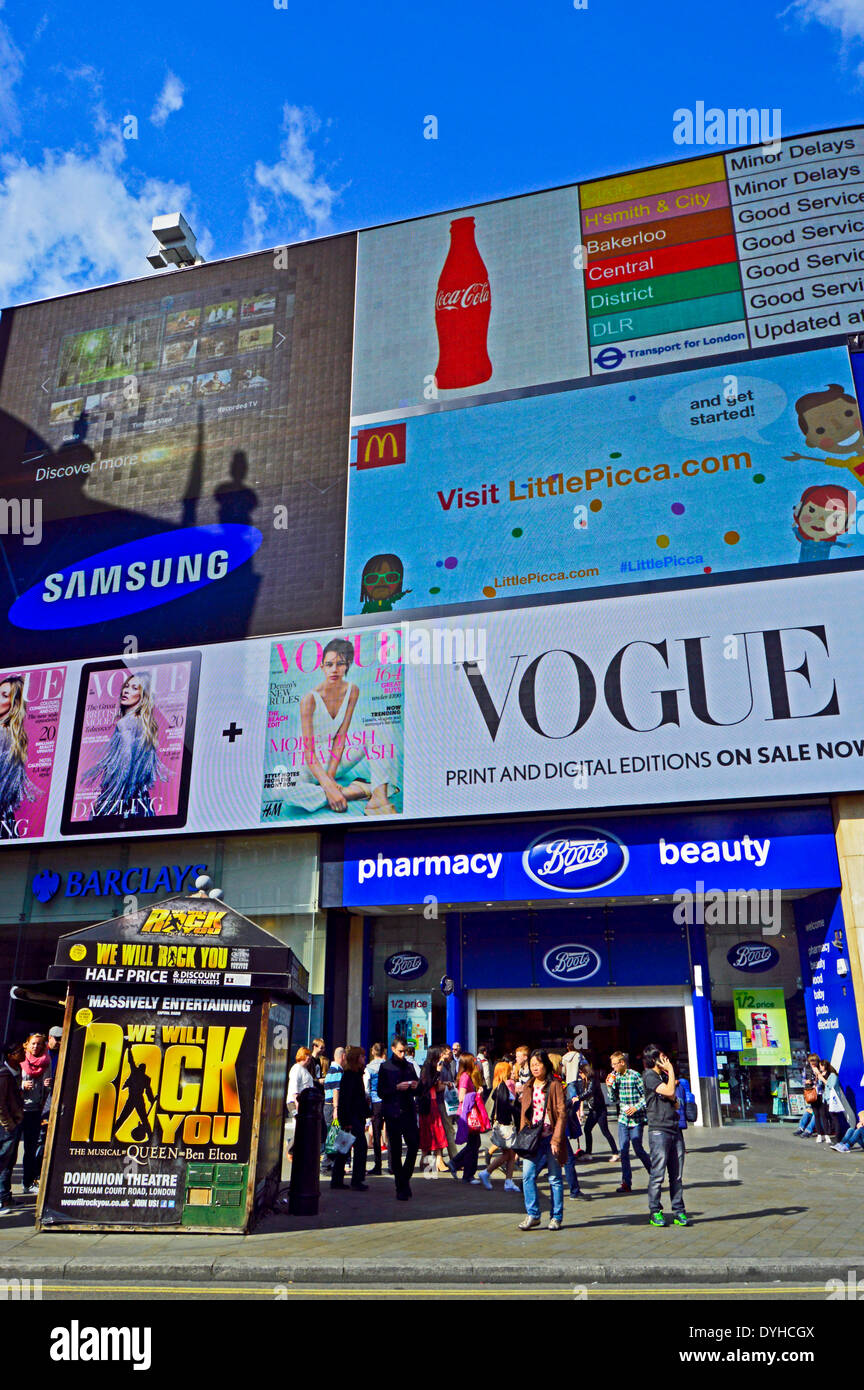 Cartelloni digitali a Piccadilly Circus e il West End di Londra, Inghilterra, Regno Unito Foto Stock