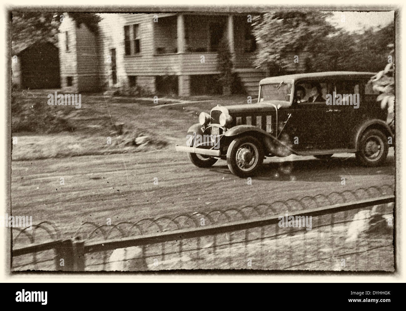 Donna alla guida di auto, circa 1940 Foto Stock