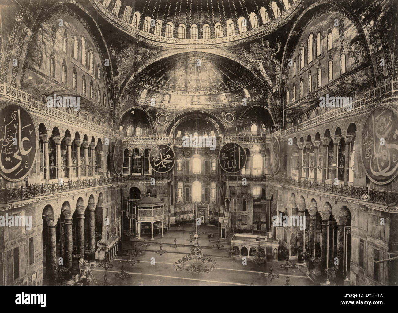 Interno della moschea Ayasofya, originariamente la chiesa di Hagia Sophia, Istanbul, circa 1900 Foto Stock