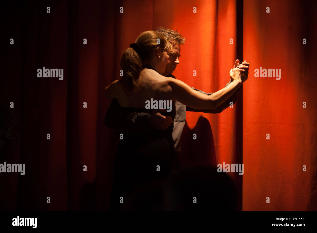 Giovane ballare il tango. Foto Stock