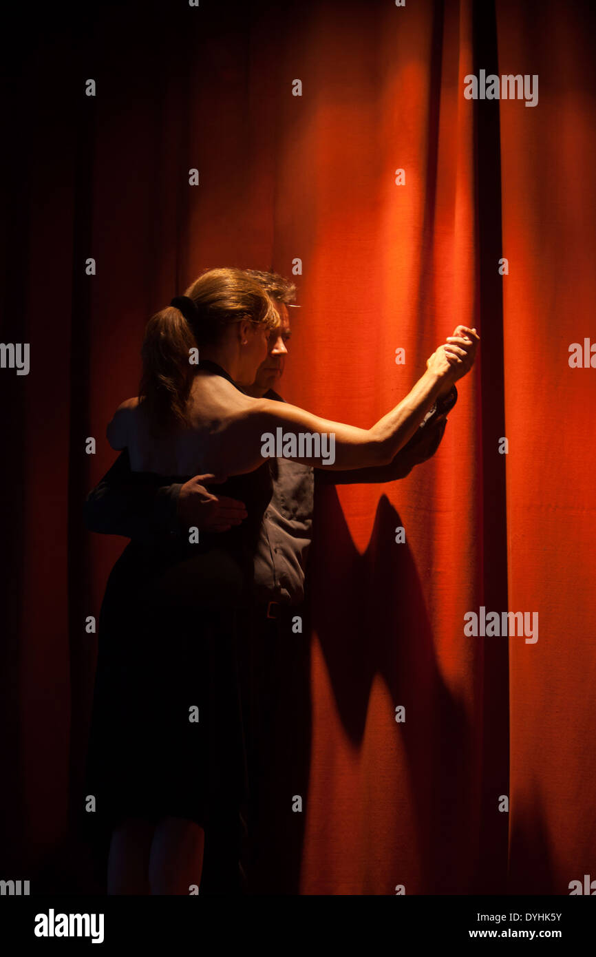 Giovane ballare il tango. Foto Stock