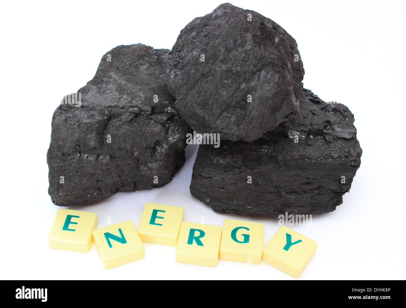 Grande grumo di carbone isolati su sfondo bianco Foto Stock
