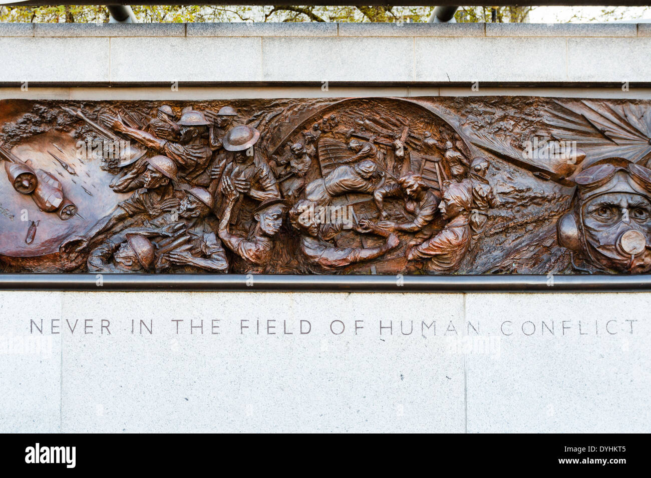 Battaglia di Bretagna monumento su Victoria Embankment lettura "mai nel campo del conflitto umano" pronunciate da Winston Churchill. Foto Stock