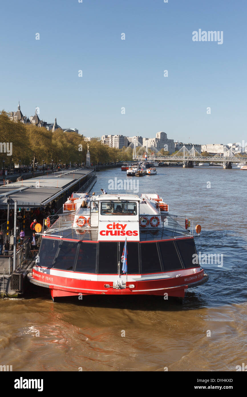 City Cruises gite in barca sul fiume Thames, London, England, Regno Unito Foto Stock
