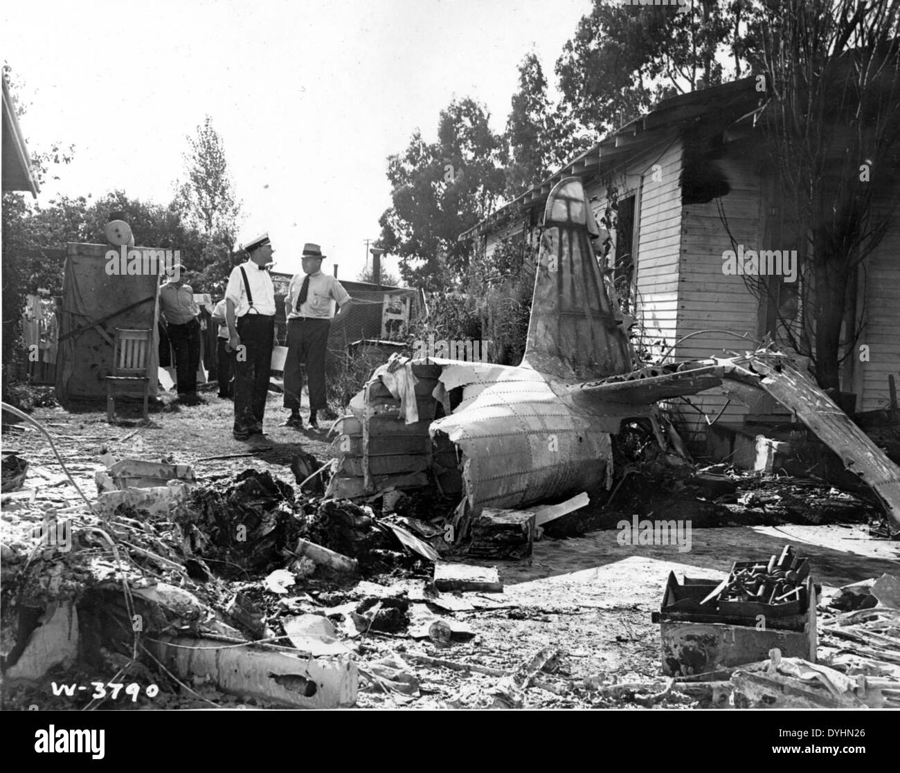 Il Northrop A-17AS, con numero di serie 36-349, si schiantò durante una missione. Questo evento viene catturato nella collezione speciale Oscar Westover, evidenziando la scena dell'incidente e il ruolo dell'aereo nell'aviazione militare. Foto Stock