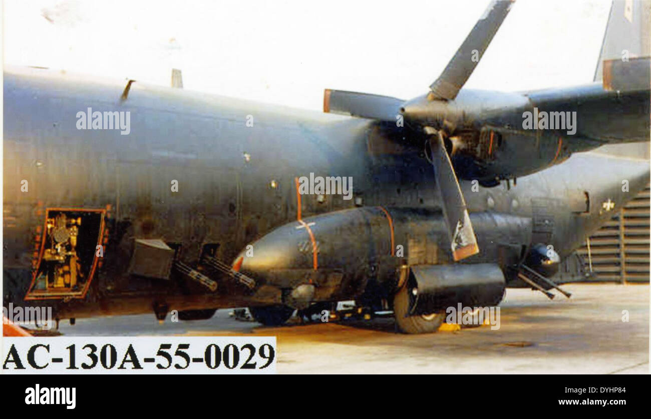 Questa fotografia mostra il Lockheed AC-130A, seriale 55-0014, del 711th Special Operations Squadron nel maggio 1991. L'AC-130 è una variante armata del C-130 Hercules, progettata per missioni di supporto aereo ravvicinato e di attacco al suolo. Foto Stock