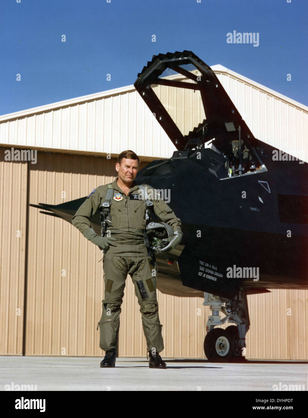Il Lockheed F-117A Nighthawk, noto per la sua tecnologia stealth, fu uno dei primi aerei operativi progettati per missioni stealth. Questa unità specifica, il C90-1178-05, è stata utilizzata in numerose operazioni, evidenziando il suo ruolo nella guerra moderna con la sua capacità di eludere il rilevamento radar. Foto Stock