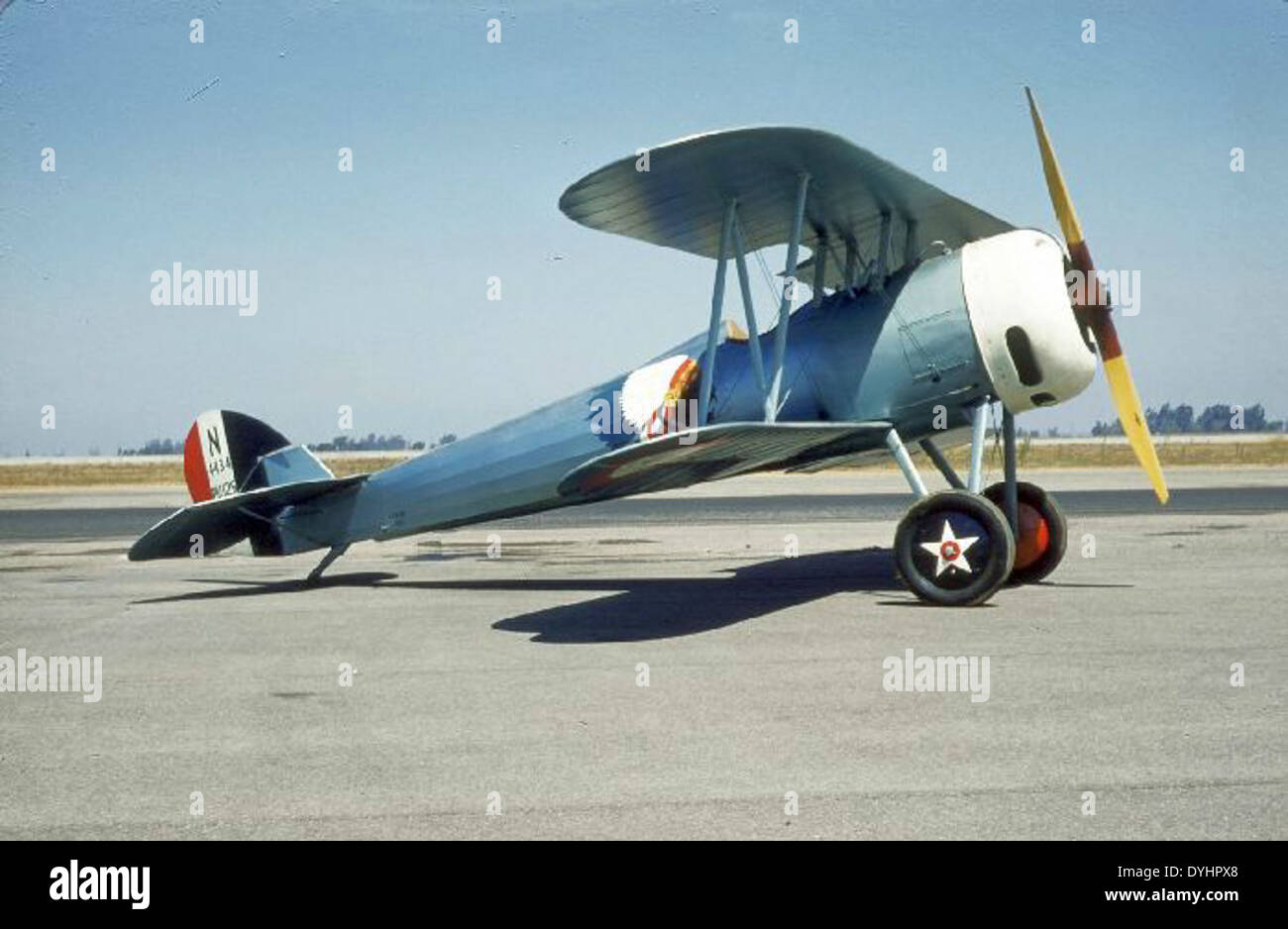 Il Nieuport 28, un famoso aereo da caccia francese della prima guerra mondiale, fu restaurato ed esposto al Museo Tallmantz. L'aereo fu utilizzato durante la guerra per combattimenti aerei e combattimenti. Foto Stock