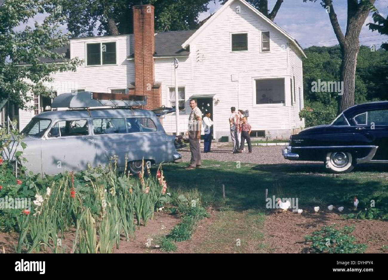 La Ford Ranch Wagon del 1951, di proprietà di Jack Canary, era una classica automobile americana dei primi anni '1950 Era nota per il suo design e la sua utilità, popolare come auto di famiglia e per i viaggi su strada durante il dopoguerra. Il Ford Ranch Wagon divenne un'icona della storia automobilistica americana nei primi anni '1950 Foto Stock