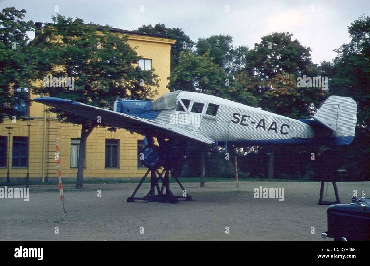 Lo Junkers F.13, con la registrazione se-AAC, fu uno dei primi velivoli pionieristici degli anni '1920, utilizzato in ruoli civili e militari. Durante la seconda guerra mondiale, fu coinvolto in varie operazioni, in particolare da piloti come Jack Canary, contribuendo allo sviluppo dell'aviazione durante il conflitto. Foto Stock