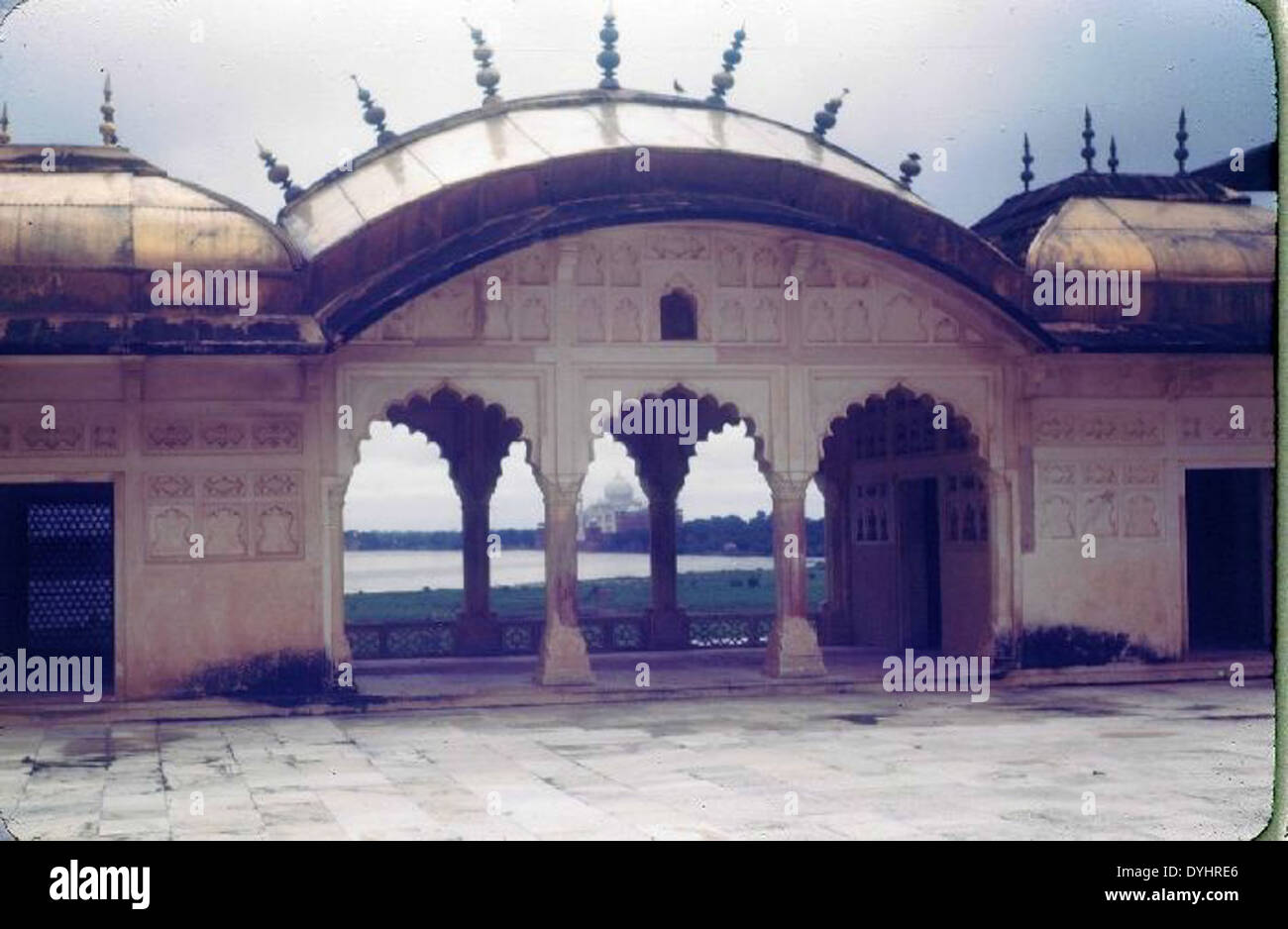 Questa speciale collezione di foto cattura il lavoro di Jack Canary, noto per i suoi contributi significativi alla fotografia dell'aviazione militare. Le sue immagini documentano eventi chiave e aerei utilizzati durante vari conflitti militari, evidenziandone l'importanza nella storia operativa. Foto Stock