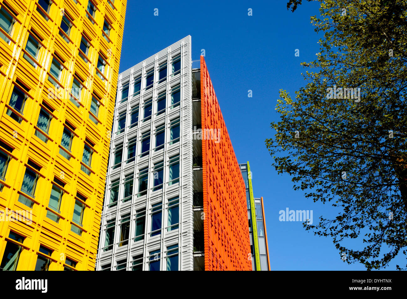 Londra, Inghilterra, Regno Unito. Central St Giles - edifici per uffici / ristoranti (Renzo Piano) in St Giles High Street, Camden. Foto Stock