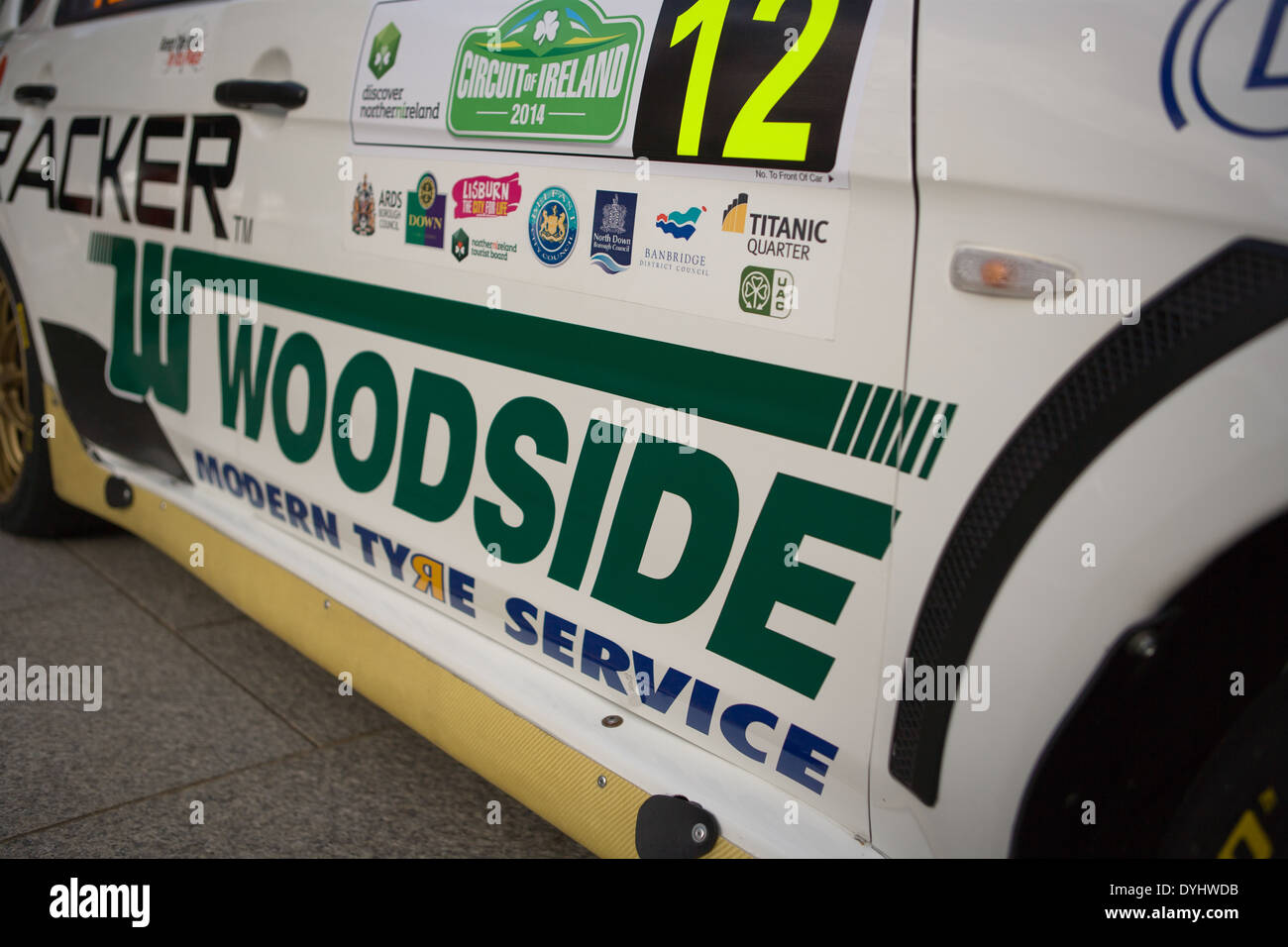 Belfast City Hall ,UK 18 aprile 2014. FIA European Rally 4° round del circuito di Rally Irlanda partenza cerimoniale a Belfast Foto Stock