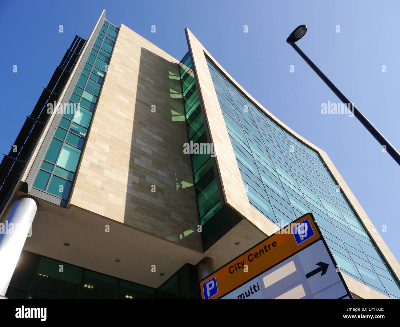 Architettura / le caratteristiche architettoniche di un edificio per uffici in Gallowgate, della città di Newcastle upon Tyne, England, Regno Unito Foto Stock