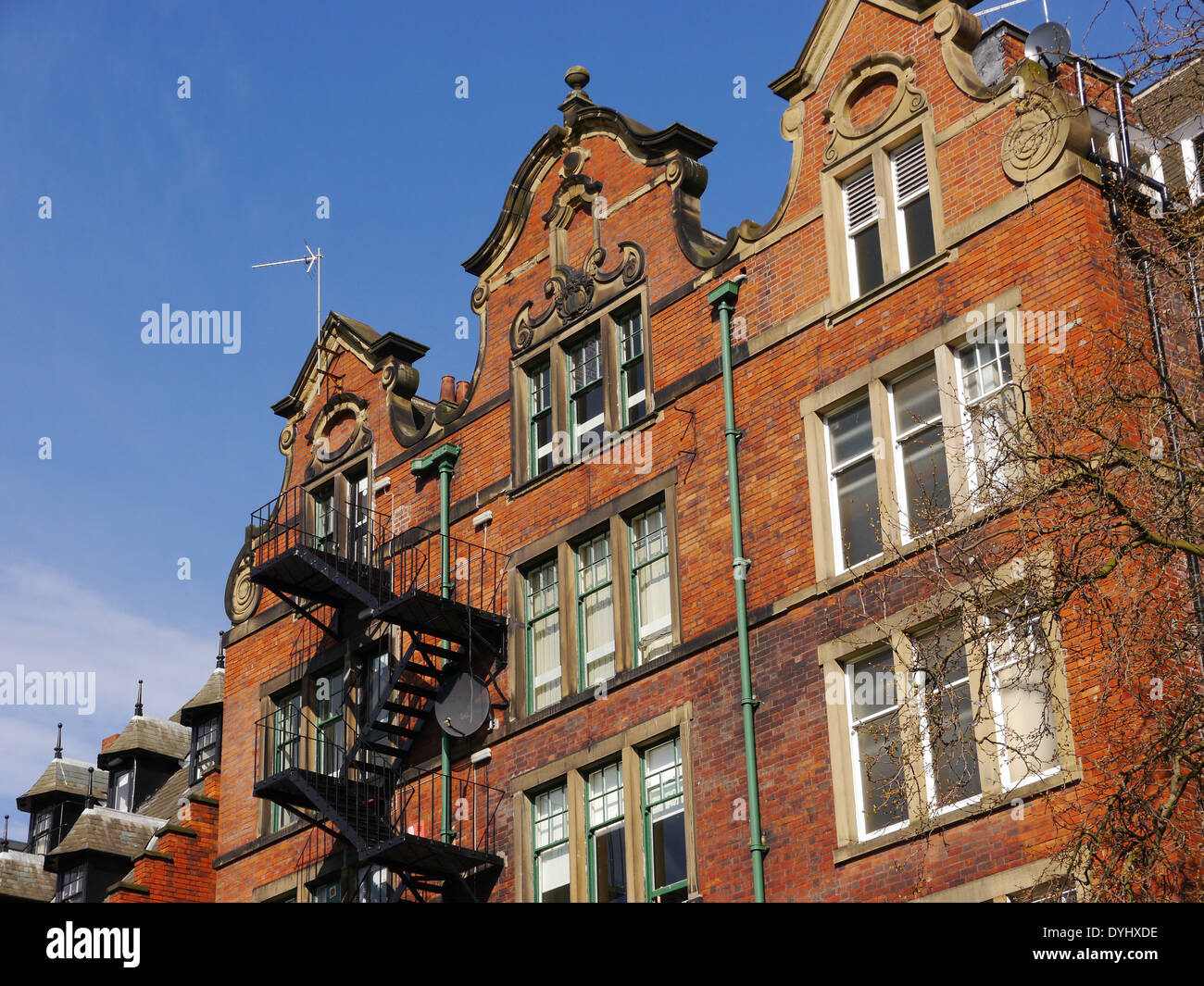 Architettura / le caratteristiche architettoniche di un edificio per uffici nella città di Newcastle upon Tyne, England, Regno Unito Foto Stock