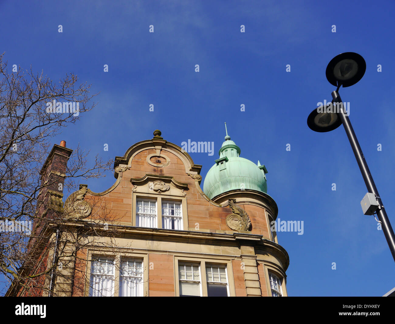 Architettura / le caratteristiche architettoniche di un edificio per uffici nella città di Newcastle upon Tyne, England, Regno Unito Foto Stock