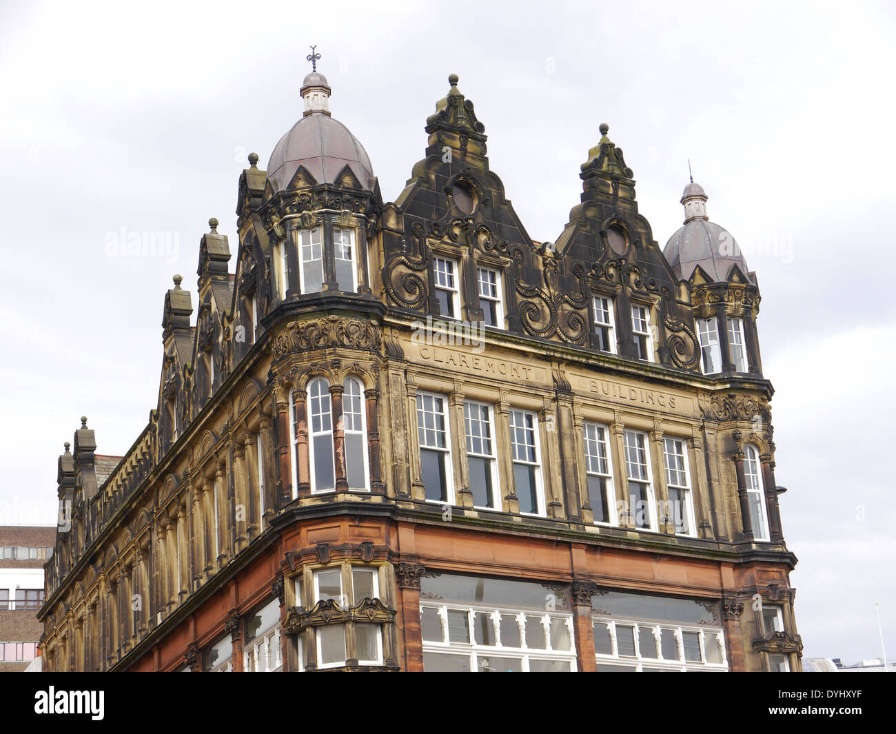 Architettura: costruito le caratteristiche architettoniche degli edifici di Claremont, Haymarket, Newcastle upon Tyne, England, Regno Unito Foto Stock